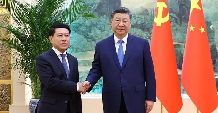 习近平会见老挝人民革命党中央